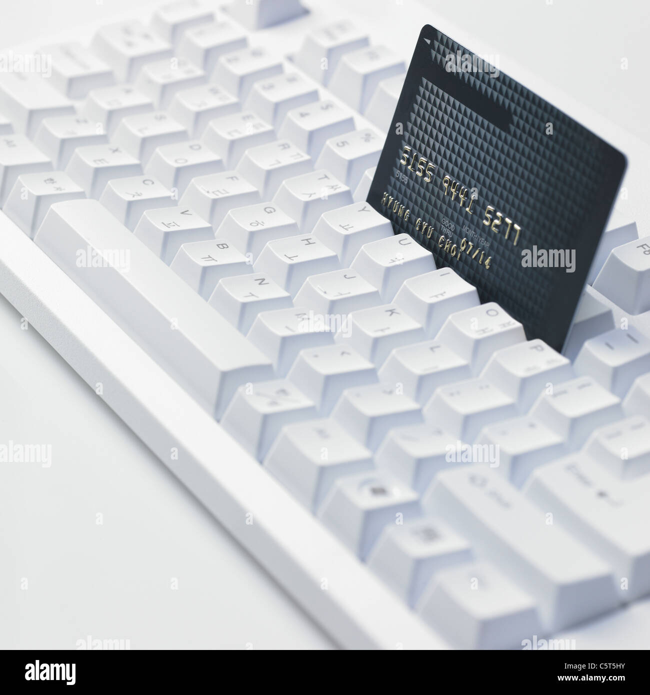 Eine Kreditkarte auf einer Tastatur Stockfoto