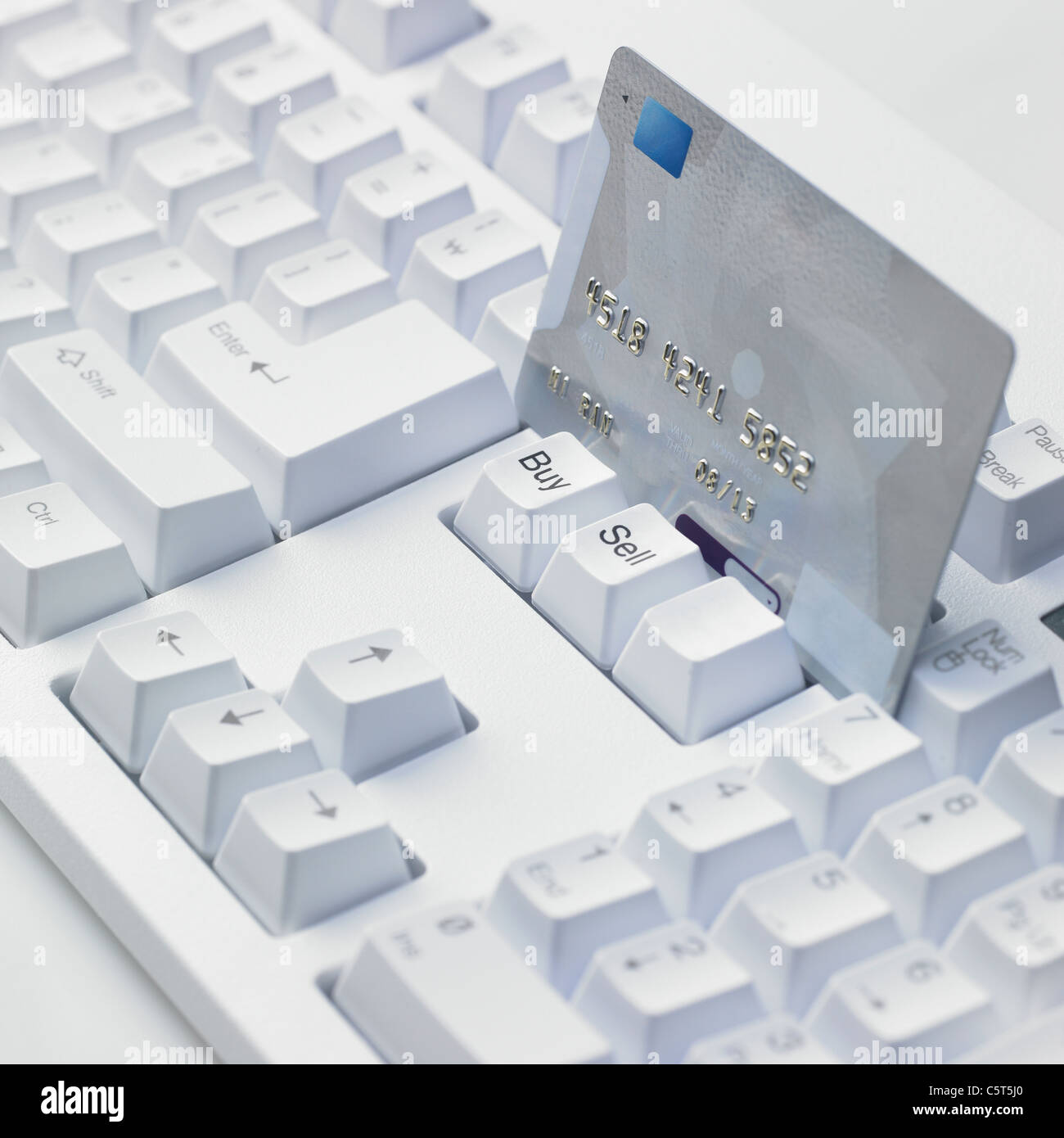 Eine Kreditkarte auf einer Tastatur Stockfoto