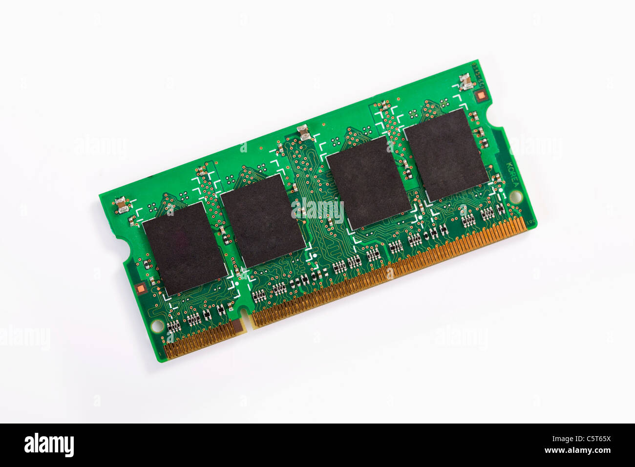 Nahaufnahme von SO-DIMM RAM-Speicher auf weißen Hintergrund Stockfoto