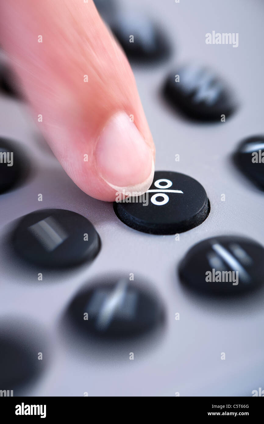 Nahaufnahme eines Weibes Fingerzeig Prozentzeichen Stockfoto