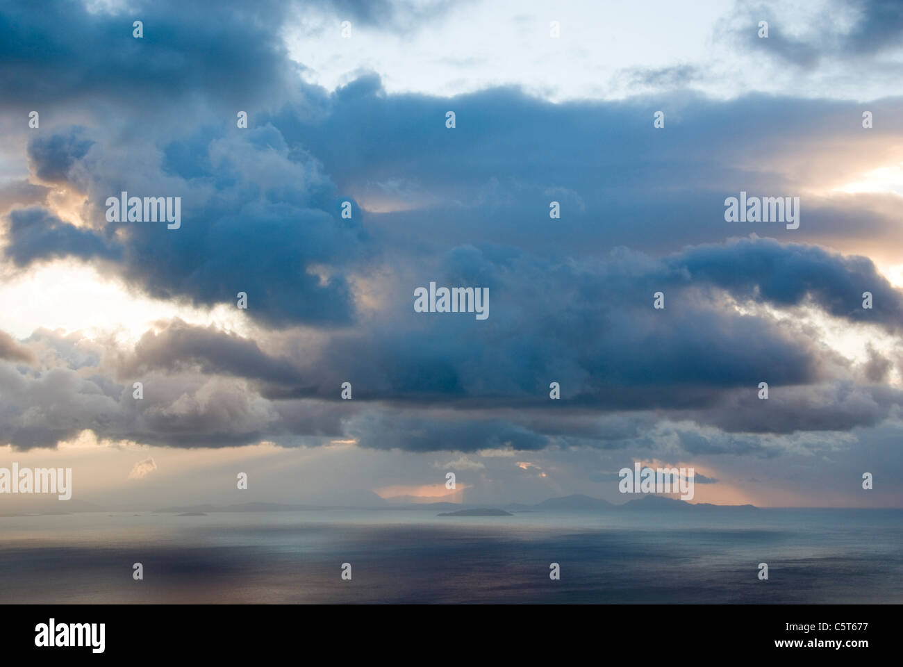Griechenland, Ionisches Meer, Ithaka, Gewitterwolken über dem Meer Stockfoto