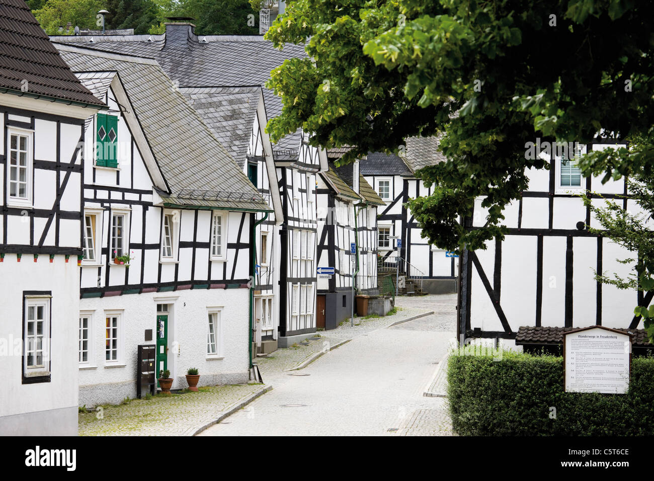 Deutschland, Nordrhein-Westfalen, Freudenberg, Fachwerk Häuser Stockfoto