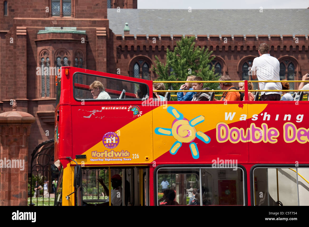 Doppelte Deceker Sightseeing Tourbus in Washington, D.C. (Burg, Smithsonian Institut) Stockfoto