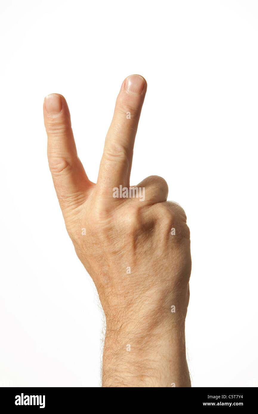 Hand eines Erwachsenen menschlichen männlichen geben das V-Zeichen als Beleidigung Stockfoto