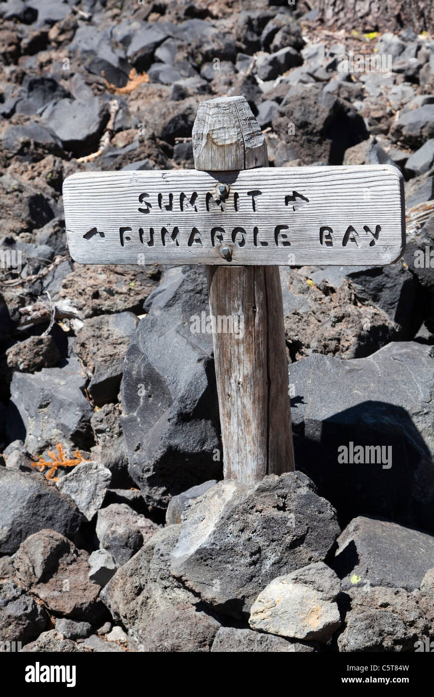 Holzschild auf Wizard Island Crater Lake für die Gipfel oder Fumarole Bar-Oregon-USA Stockfoto