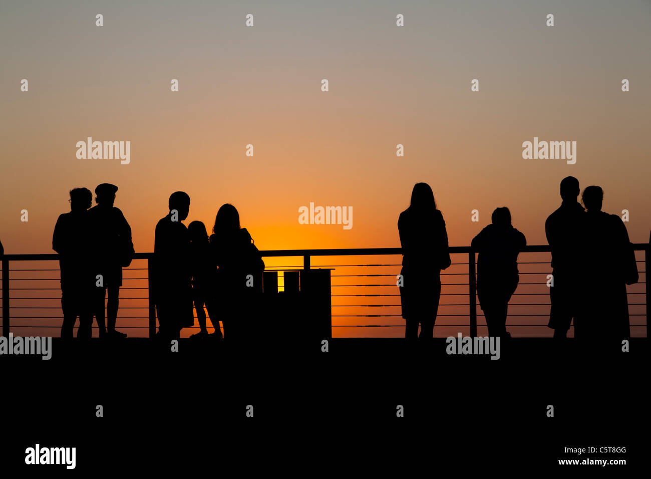 Sonnenuntergang Silhouetten in Cannon Beach, Oregon USA Stockfoto