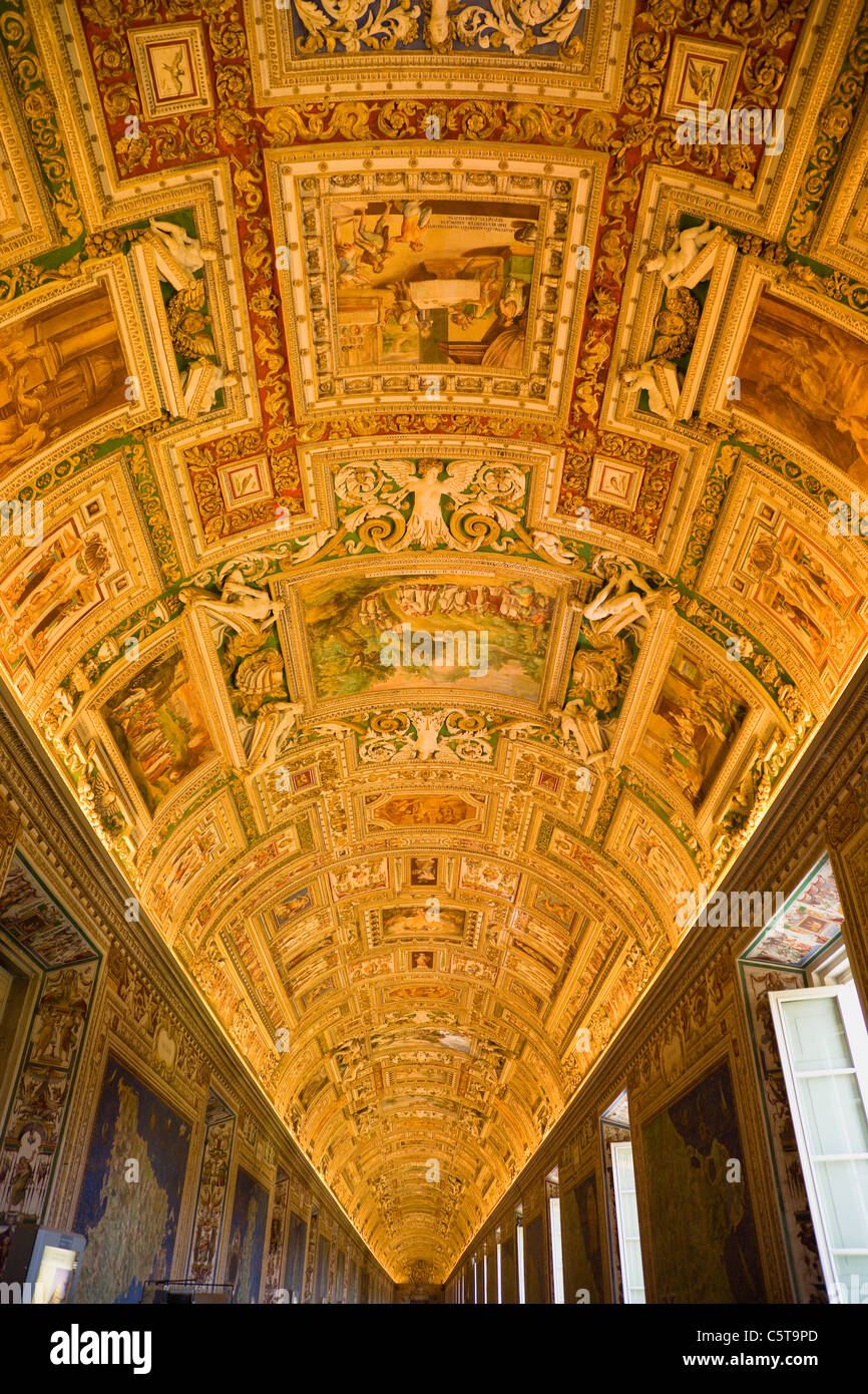 Italien, Rom, Vatikan, Museum, Galerie der Landkarten, Decke Malerei, niedrigen Winkel Ansicht Stockfoto