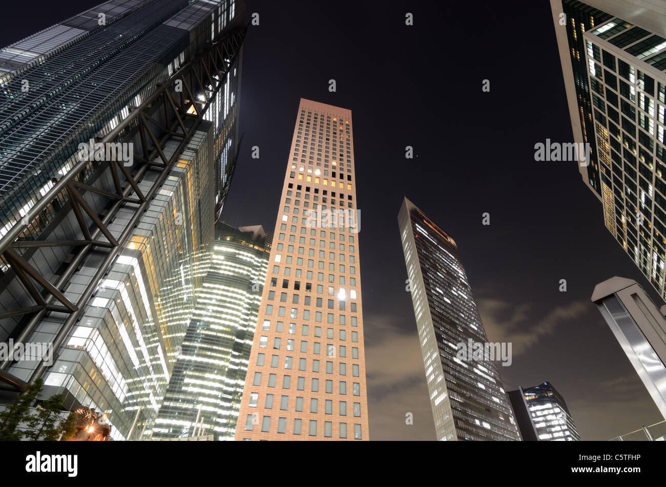 Wolkenkratzer in Shiodome, Tokio, Japan. Stockfoto