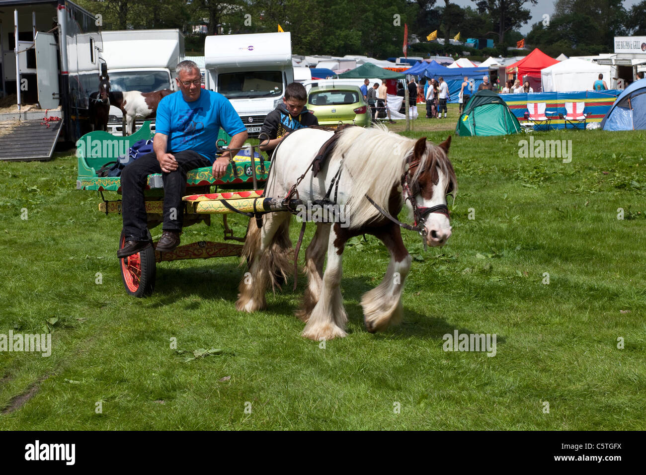 Pony & Falle an die jährliche Pferdemesse in Appleby in Westmoreland. Stockfoto