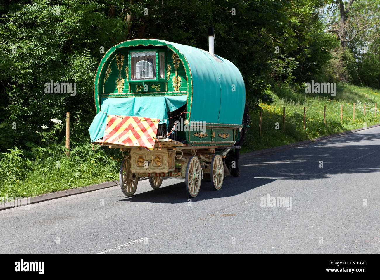 Pferdekutsche Zigeunerwagen bei der jährlichen Pferdemesse in Appleby in Westmoreland. Stockfoto