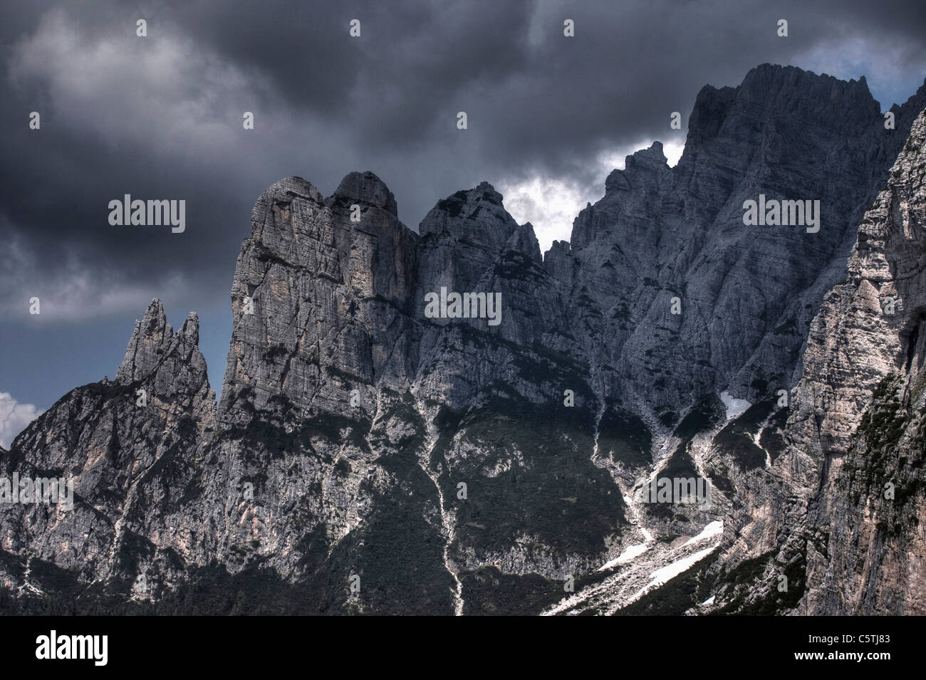Italien, Dolomiten, Felswand, Gewitterstimmung Stockfoto