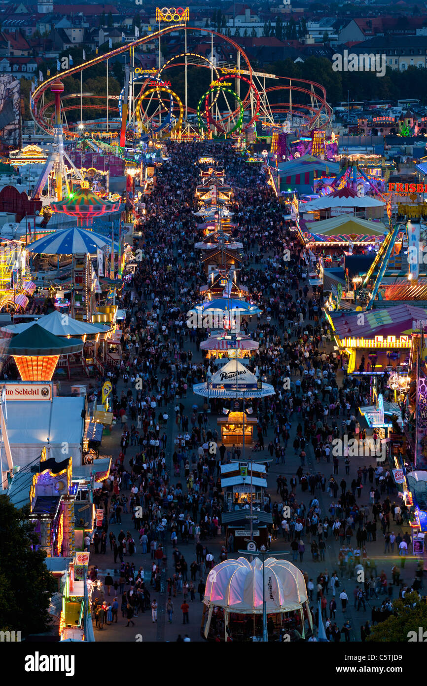 Deutschland, Bayern, München, Ansicht von Oktoberfest-Messe in der Nacht Stockfoto