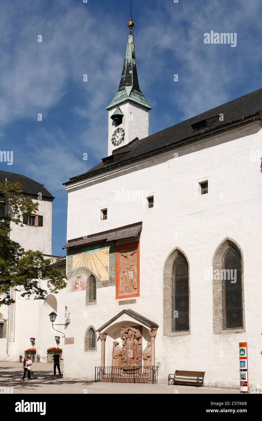 Österreich, Salzburg, Blick auf St. Georg Kirche und Festung Hohensalzburg Schloss Stockfoto