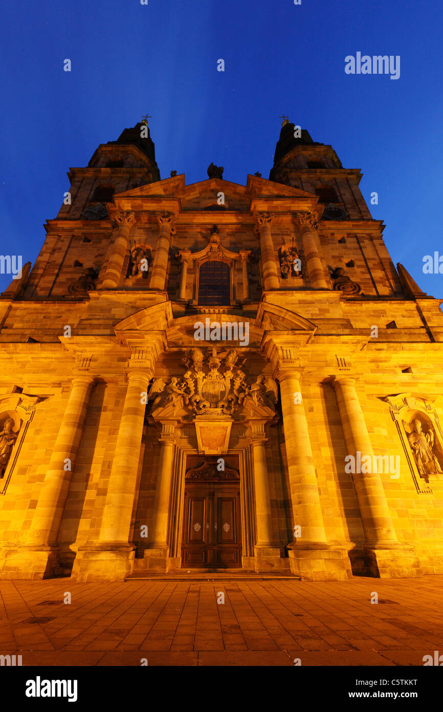 Deutschland, Hessen, Rhön, Fulda, Blick auf den Dom in der Abenddämmerung Stockfoto