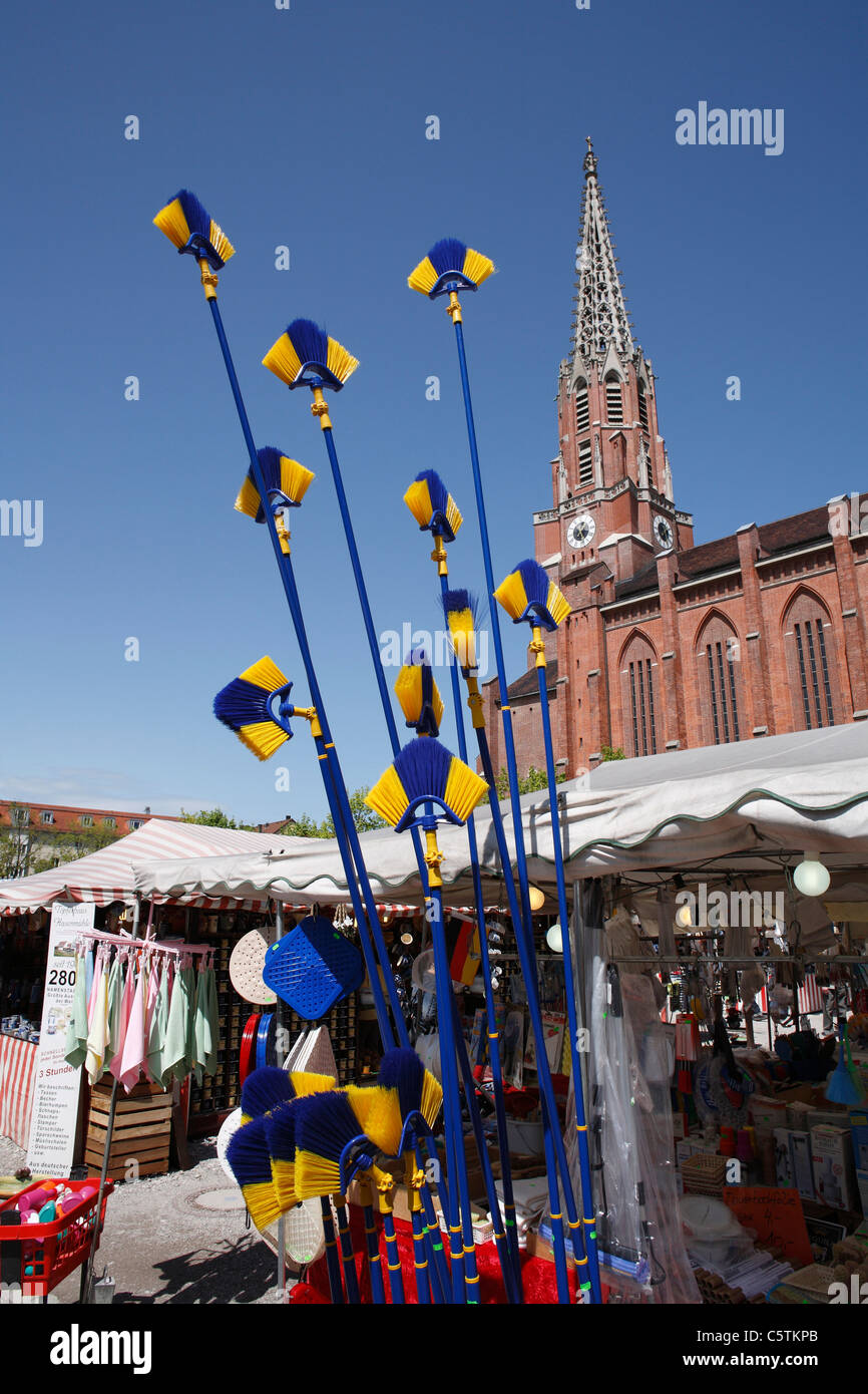 Deutschland, Bayern, München, Ansicht der Auer Dult Markt und Maria-Hilf-Kirche Stockfoto