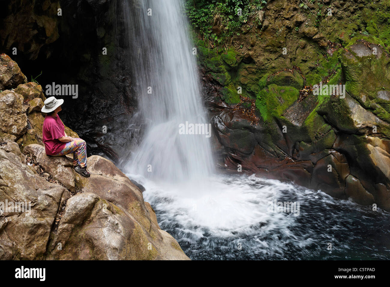 Costa Rica, Guanacaste, Rincon De La Vieja, Hacienda Guachipelin Anblick des Wasserfalls Stockfoto