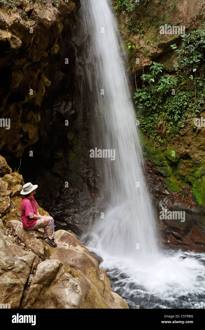 Costa Rica, Guanacaste, Rincon De La Vieja, Hacienda Guachipelin Anblick des Wasserfalls Stockfoto
