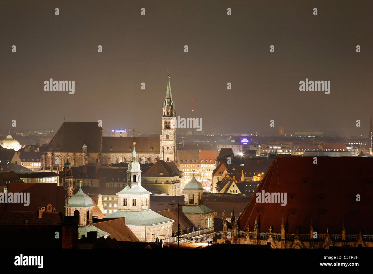 Deutschland, Bayern, Franken, Nürnberg, Blick auf Stadt mit St. Lorenz-Kirche Stockfoto