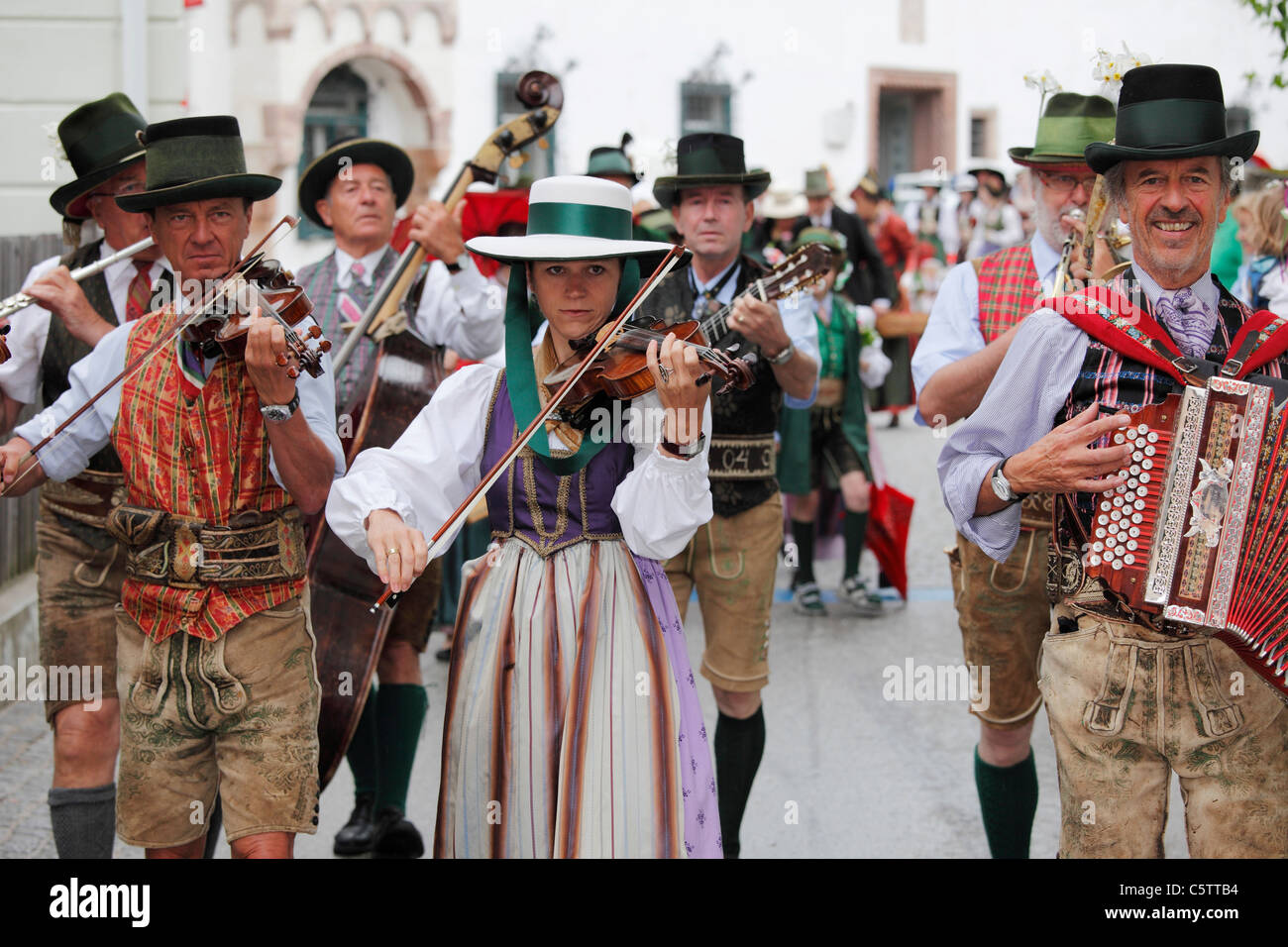 Österreich, Steiermark, Salzkammergut, Ausseer Land, Menschen feiern Narzissen-Festival in bad aussee Stockfoto