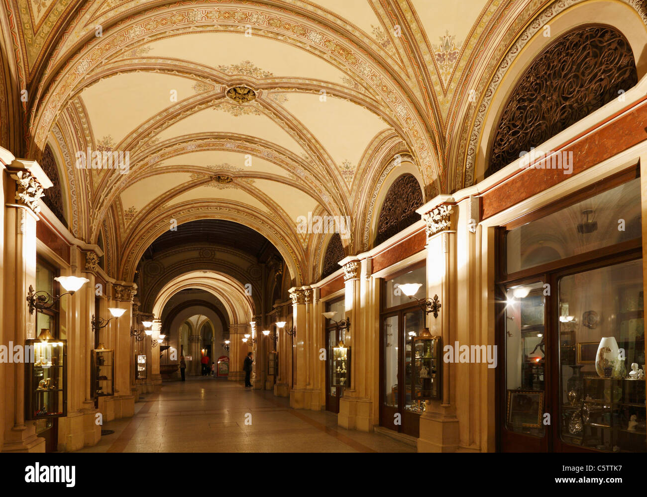 Österreich, Wien, Menschen in Freyung passage Stockfoto