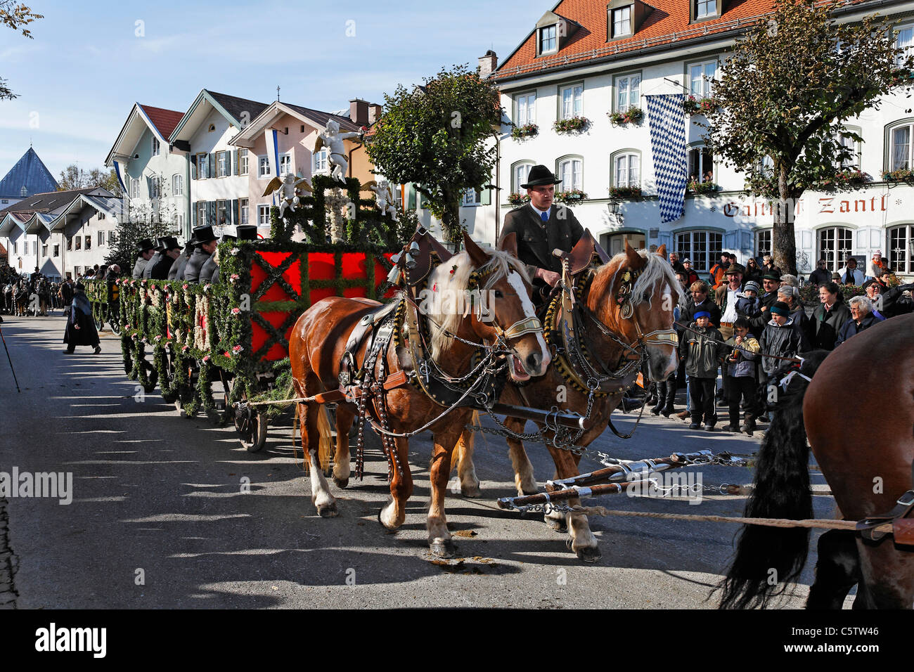 Deutschland, Oberbayern, Bad Tölz, Pferdegespannen an Leonhardi parade Stockfoto
