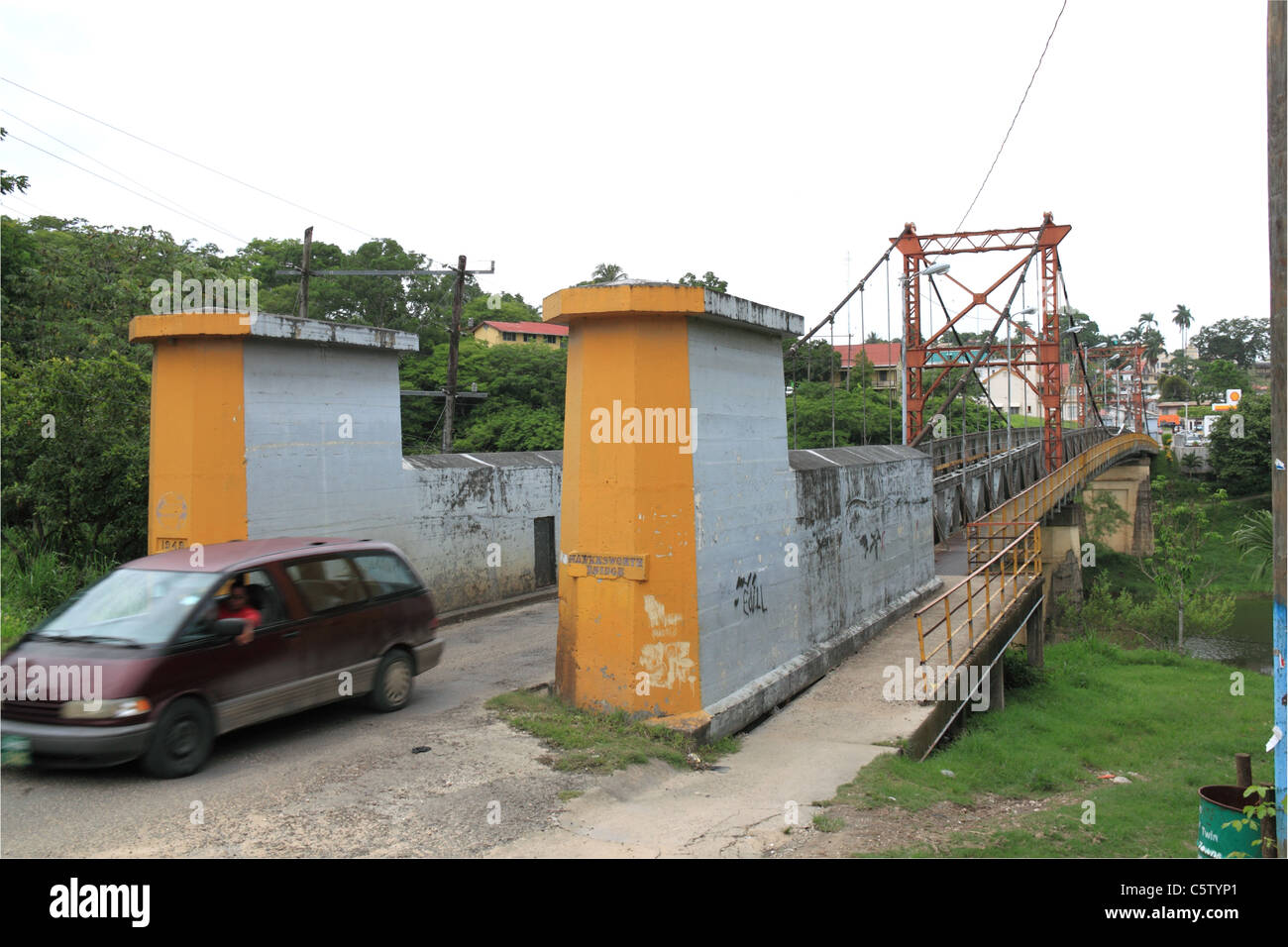 Die hawkesworth Hängebrücke überquert die Macal Fluss verbindet San Ignacio und Santa Elena, Cayo, Belize, Central America West Stockfoto