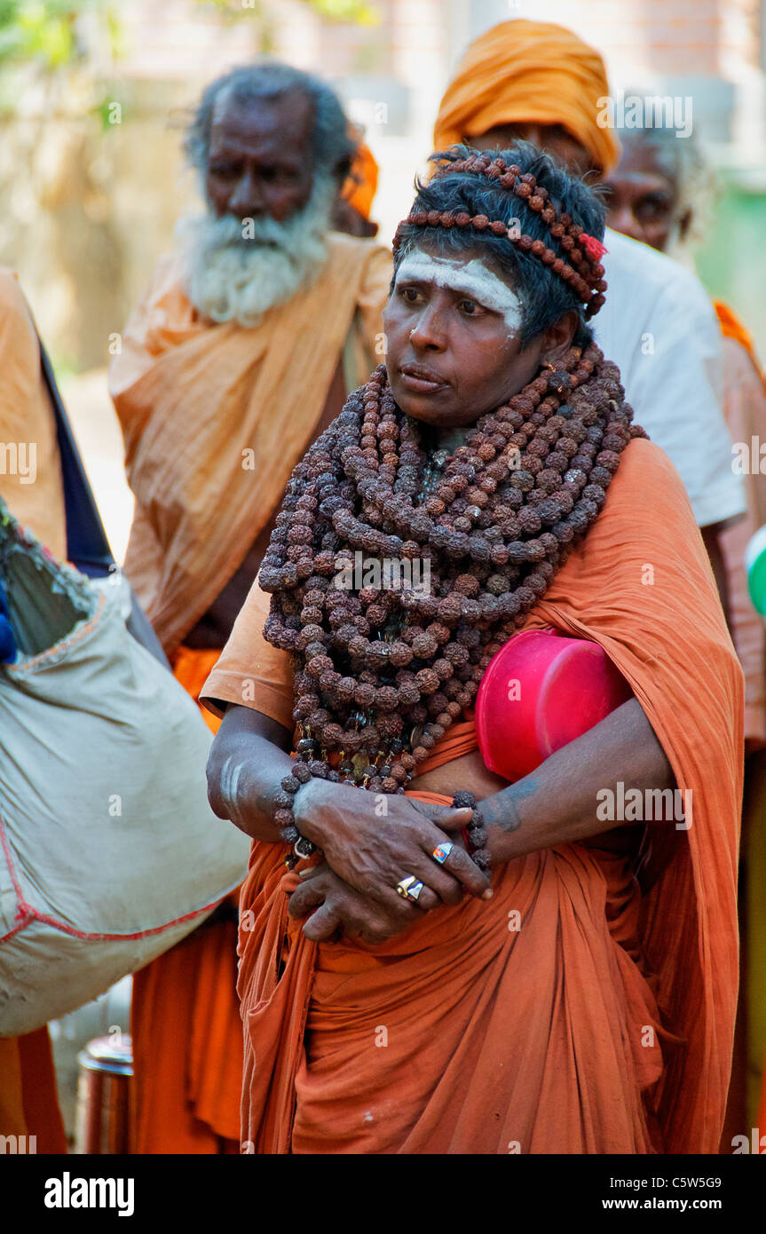 Porträt Sadu mit Perlen Sri Ramana Ashram Tiruvannamalai Tamil Nadu in Indien Stockfoto