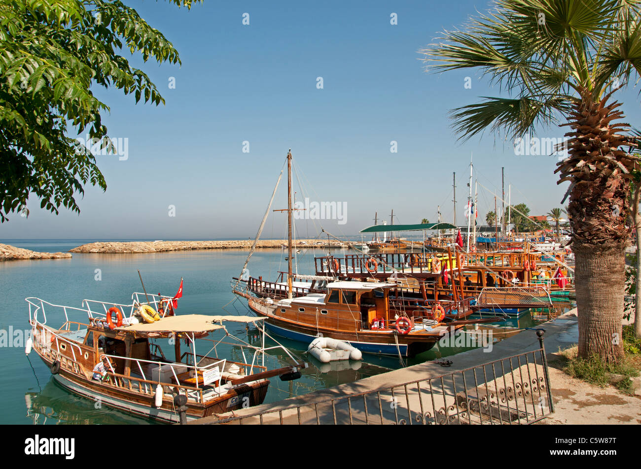Seite Stadt Stadt Türkei Hafen Hafen Strand Meer Stockfoto