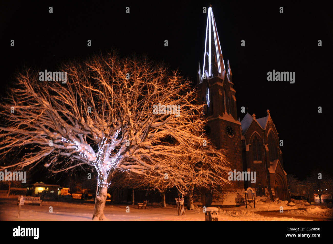 Dorfleben nach Schneesturm, Ballater, Royal Deeside, Schottland. Stockfoto