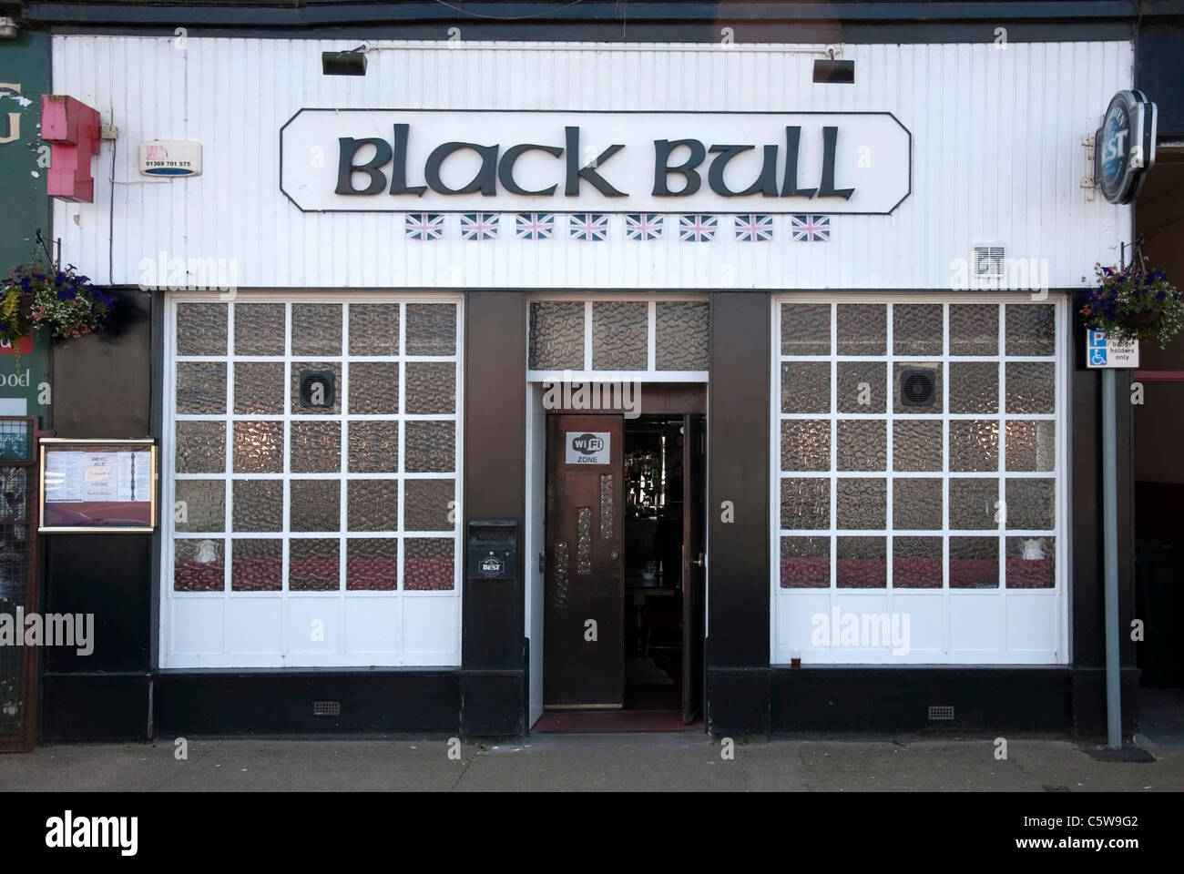 Der Black Bull Bar Gastwirtschaft Victoria Street Rothesay Isle of Bute Argyll Scotland UK Vereinigtes Königreich Stockfoto