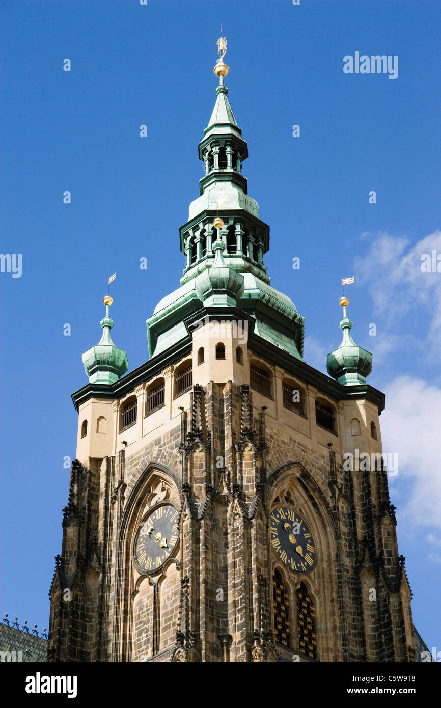 Tschechien, Prag, St. Vitus Kirche, niedrigen Winkel Ansicht Stockfoto