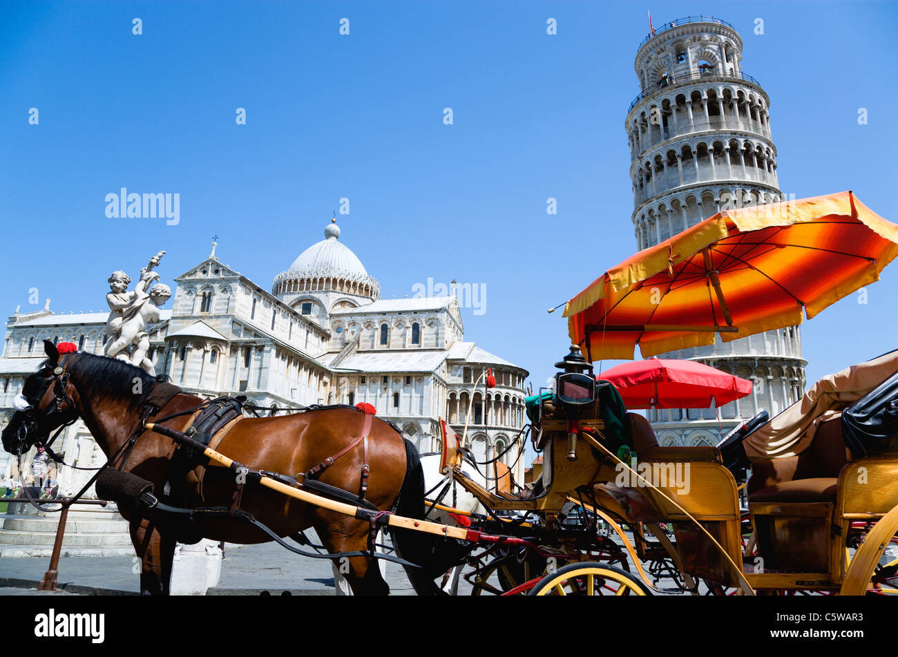 Italien, Toskana, Pisa, der schiefe Turm, einspännigen Kutsche im Vordergrund Stockfoto