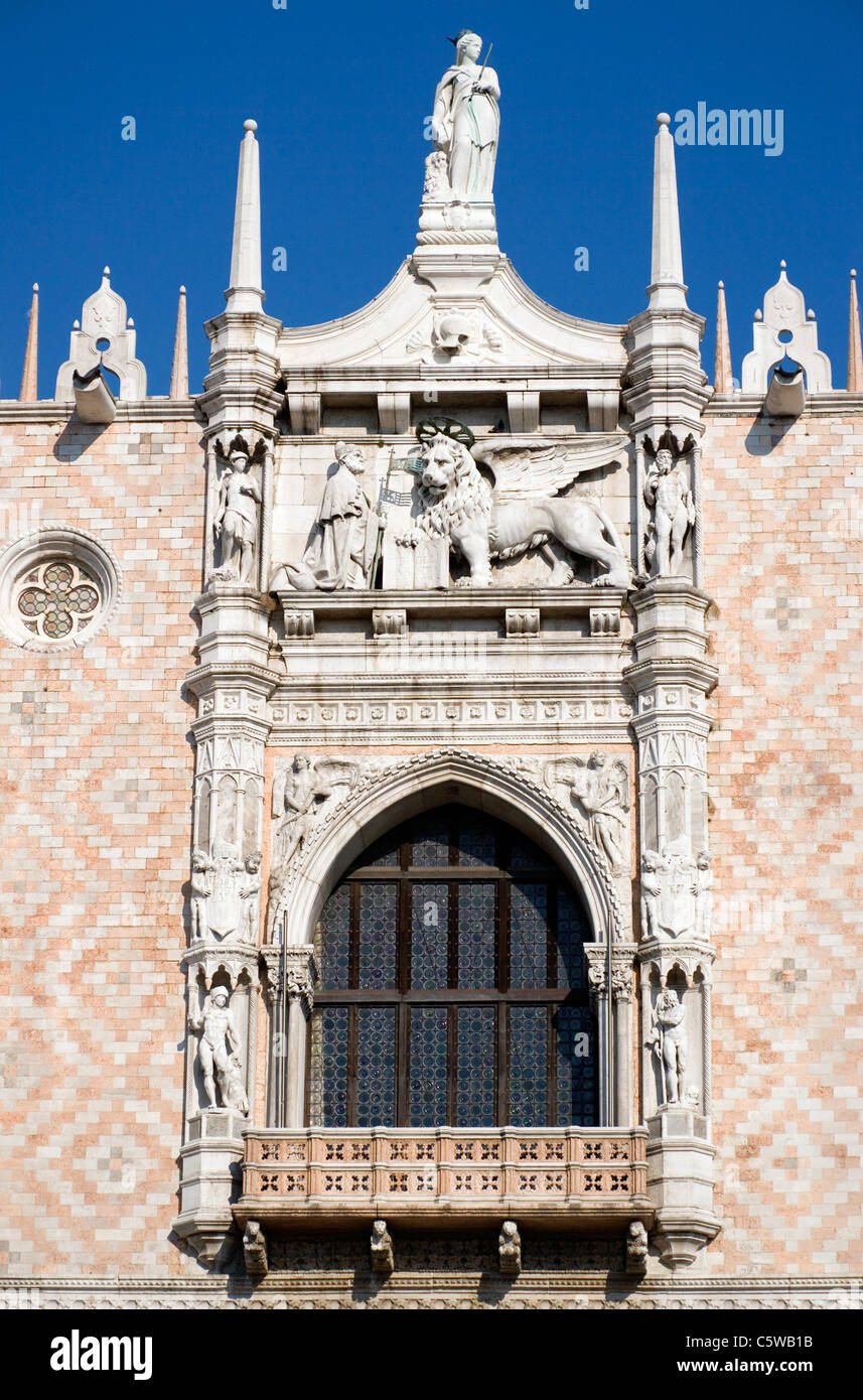 Italien, Venedig, Dogenpalast, schnitzen, geflügelten Löwen Stockfoto