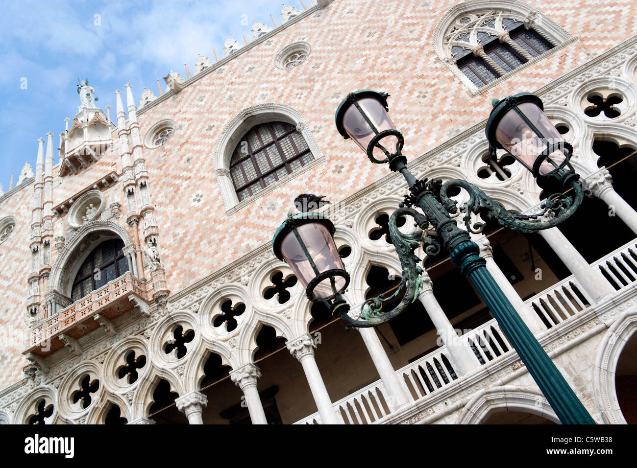 Italien, Venedig, Dogenpalast, Fassade, niedrigen Winkel Ansicht Stockfoto
