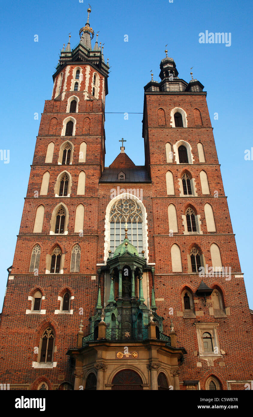 Polen, Krakau, St Marys Kirche, niedrigen Winkel anzeigen Stockfoto