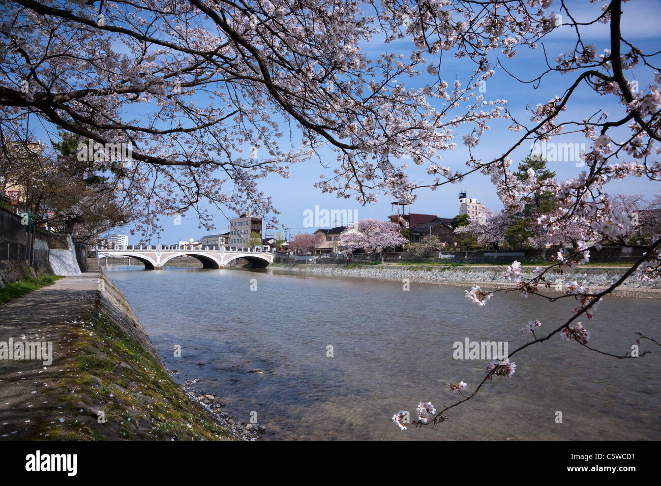 Asano Fluss und Asanogawa Ohashi Brücke, Kanazawa, Ishikawa, Japan Stockfoto