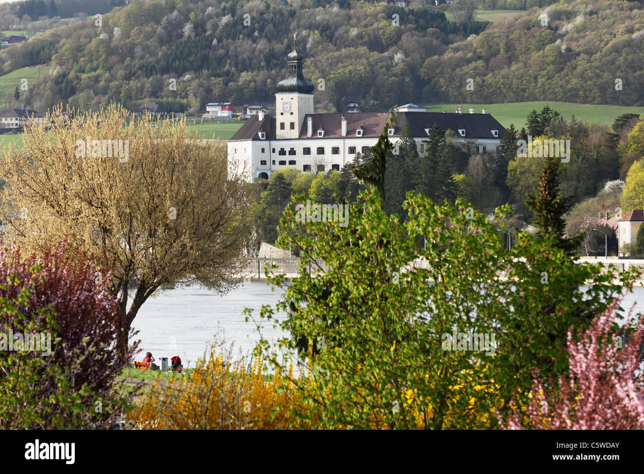 Österreich, Niederösterreich, Nibelungengau, Ansicht von Persenbeug Schloss mit Donau Stockfoto