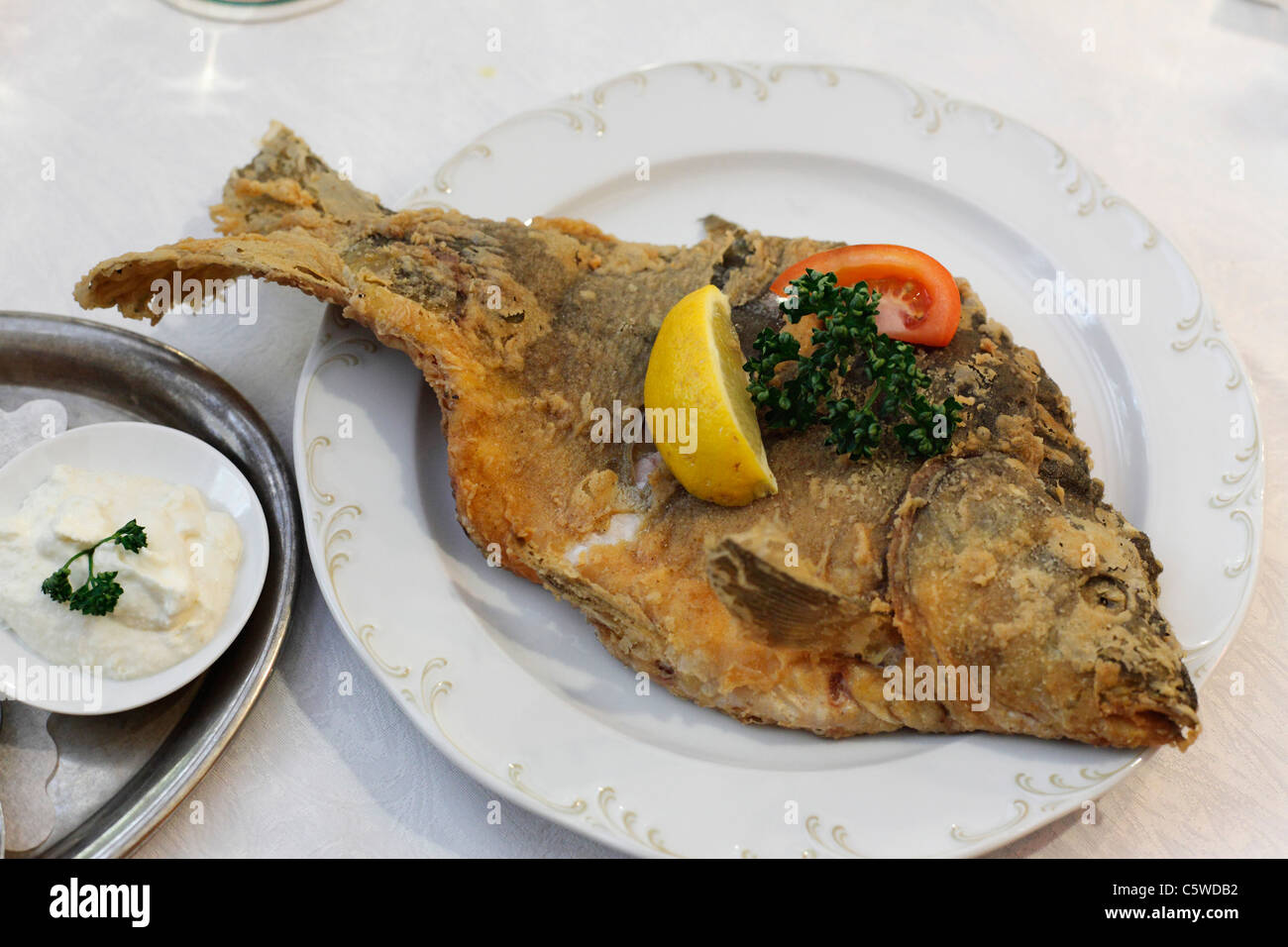 Deutschland, Bayern, Franken, Nahaufnahme von gebratenen Karpfen Stockfoto