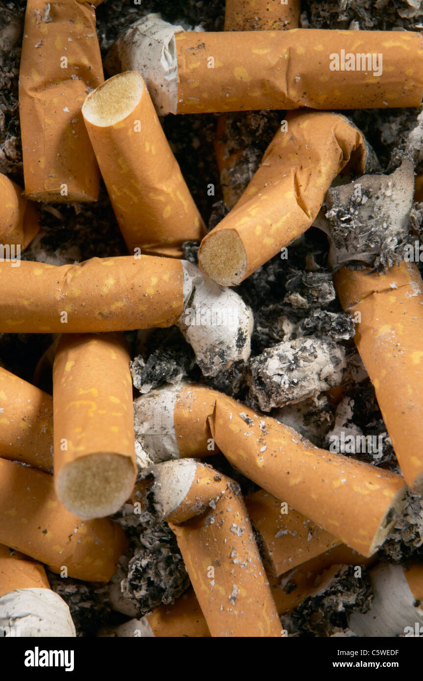 Zigarettenkippen, Nahaufnahme Stockfoto