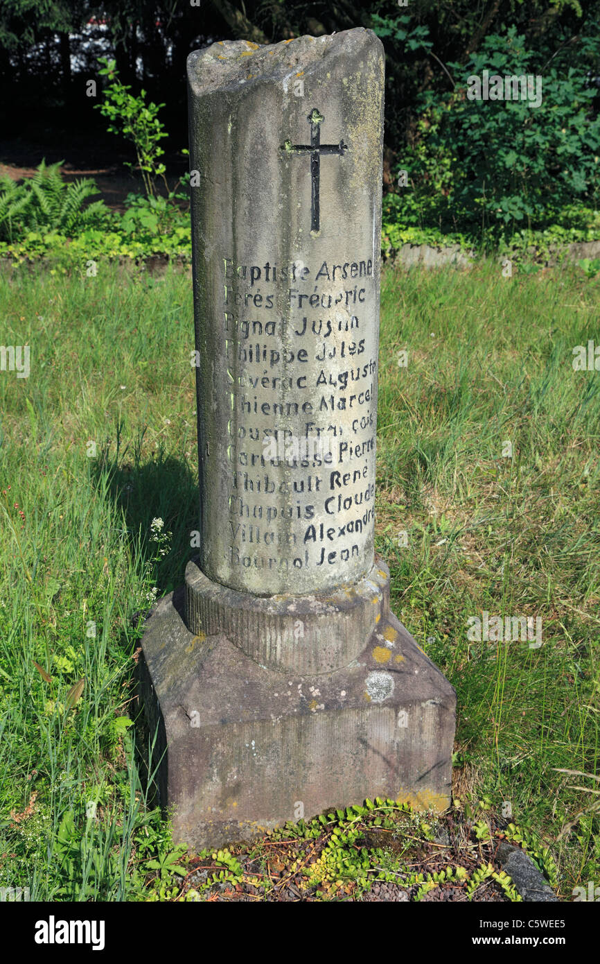 D-Koblenz, Rhein, Mosel, Maifeld, Eifel, Hunsrueck, Westerwald, Rheinland-Pfalz, D-Koblenz-Luetzel, französischer Friedhof in Luetzel, schwere Pfeiler, Grabstele, UNESCO World Heritage Site Oberes Mittelrheintal, mittlerer Oberrhein Stockfoto