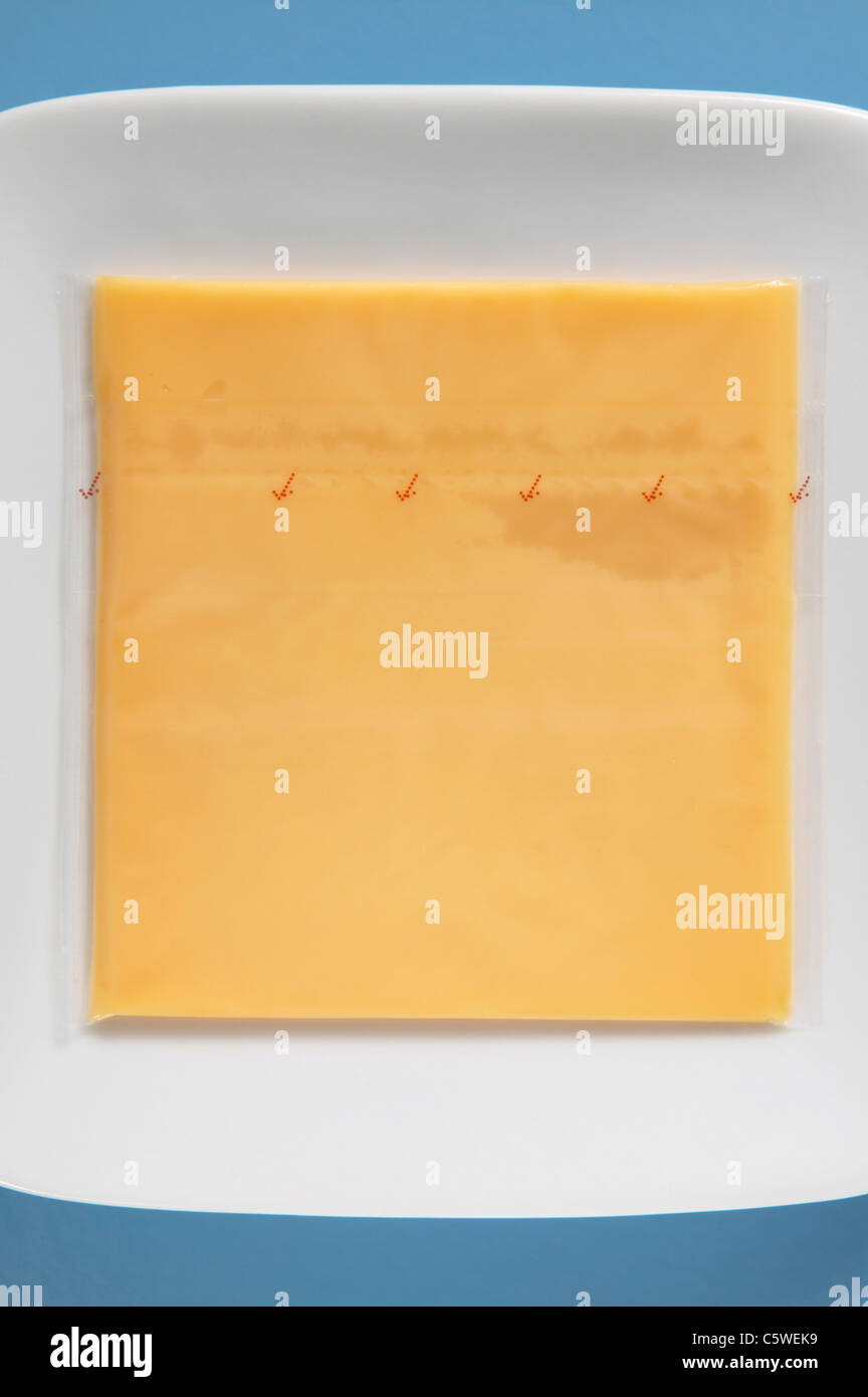 Amerikanischer Käse auf Teller, Nahaufnahme Stockfoto