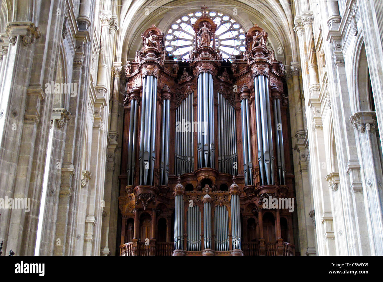 Orgel in der Kirche St. Eustache in Paris Stockfoto