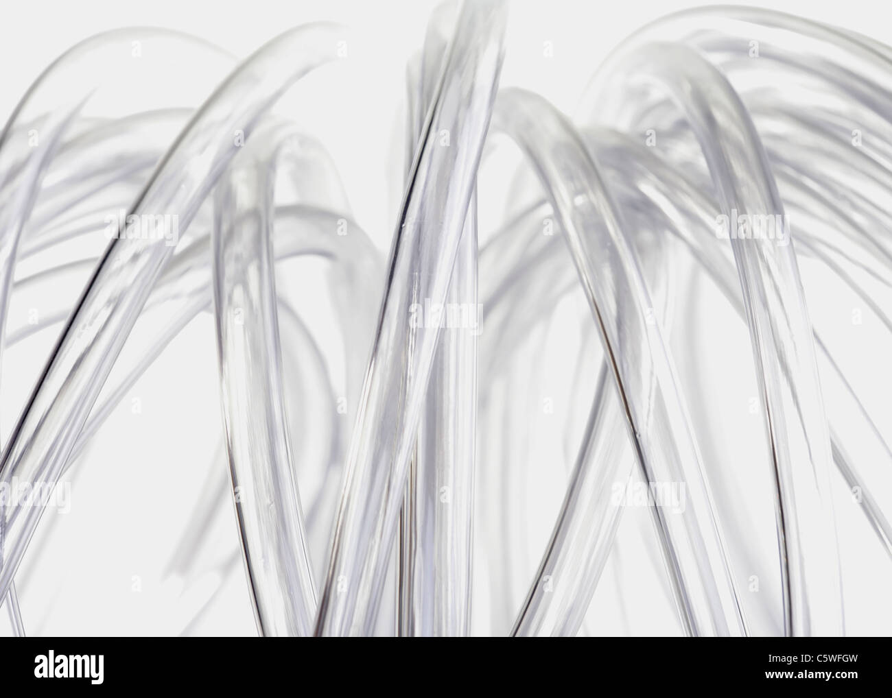 Kunststoff-Rohre vor weißem Hintergrund Stockfoto