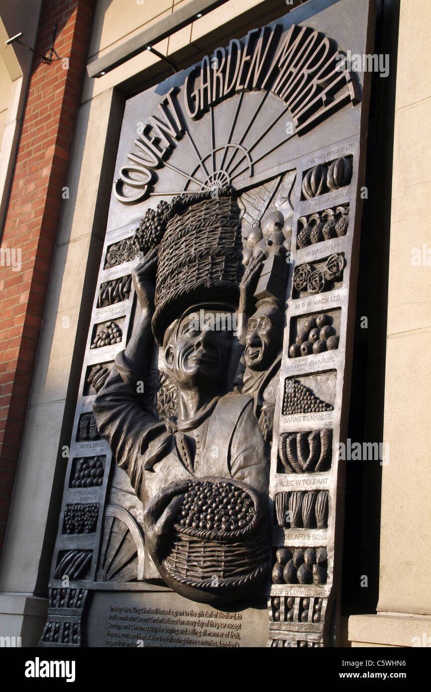 VEREINIGTES KÖNIGREICH. Covent Garden-Gedenk-Skulptur von Glynis Owen Stockfoto