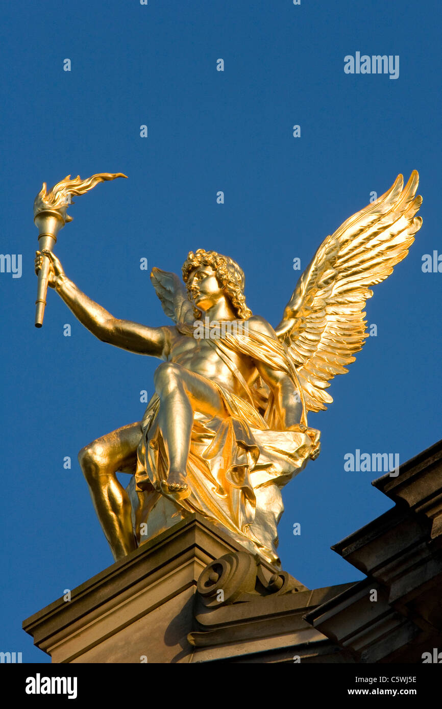 Deutschland, Dresden, Hochschule für bildende Künste, Statue des Eros, Nahaufnahme Stockfoto