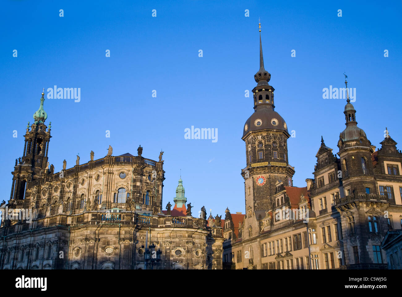 Deutschland, Dresden, Hofkirche, Schloss und Turm Stockfoto