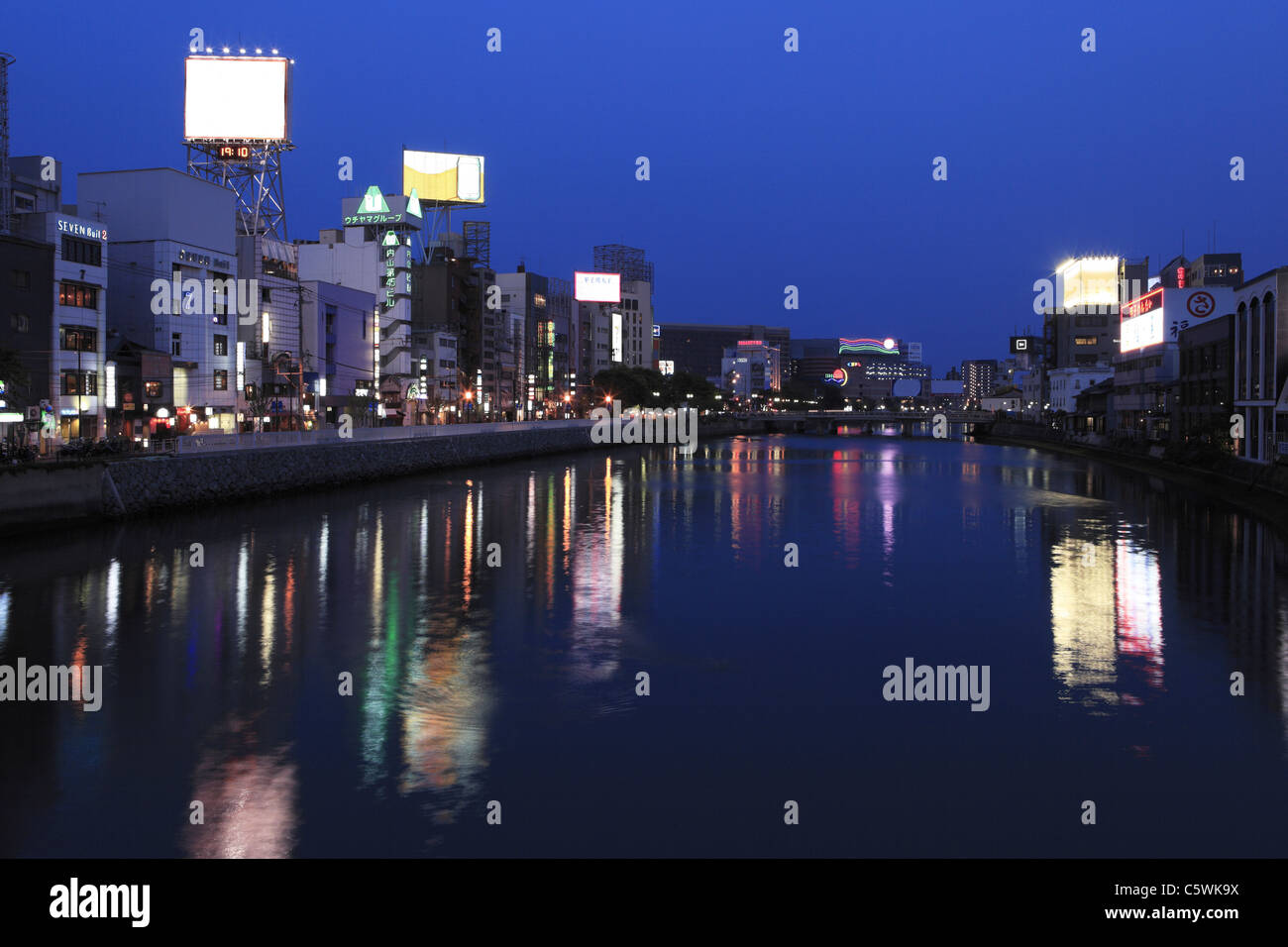 Nachtansicht des Nakasu, Fukuoka, Fukuoka, Japan Stockfoto