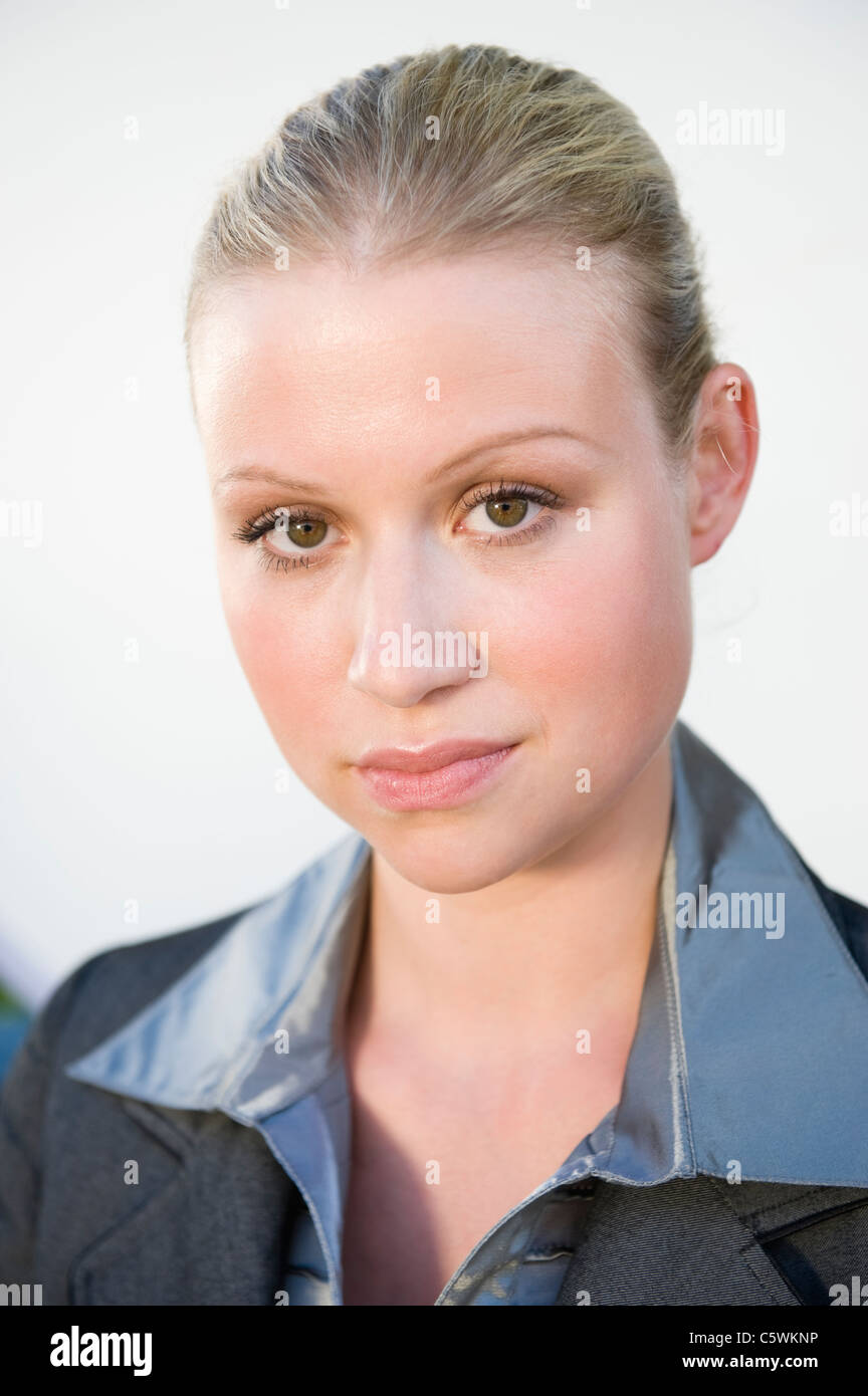 Junge Frau, Porträt, Nahaufnahme Stockfoto