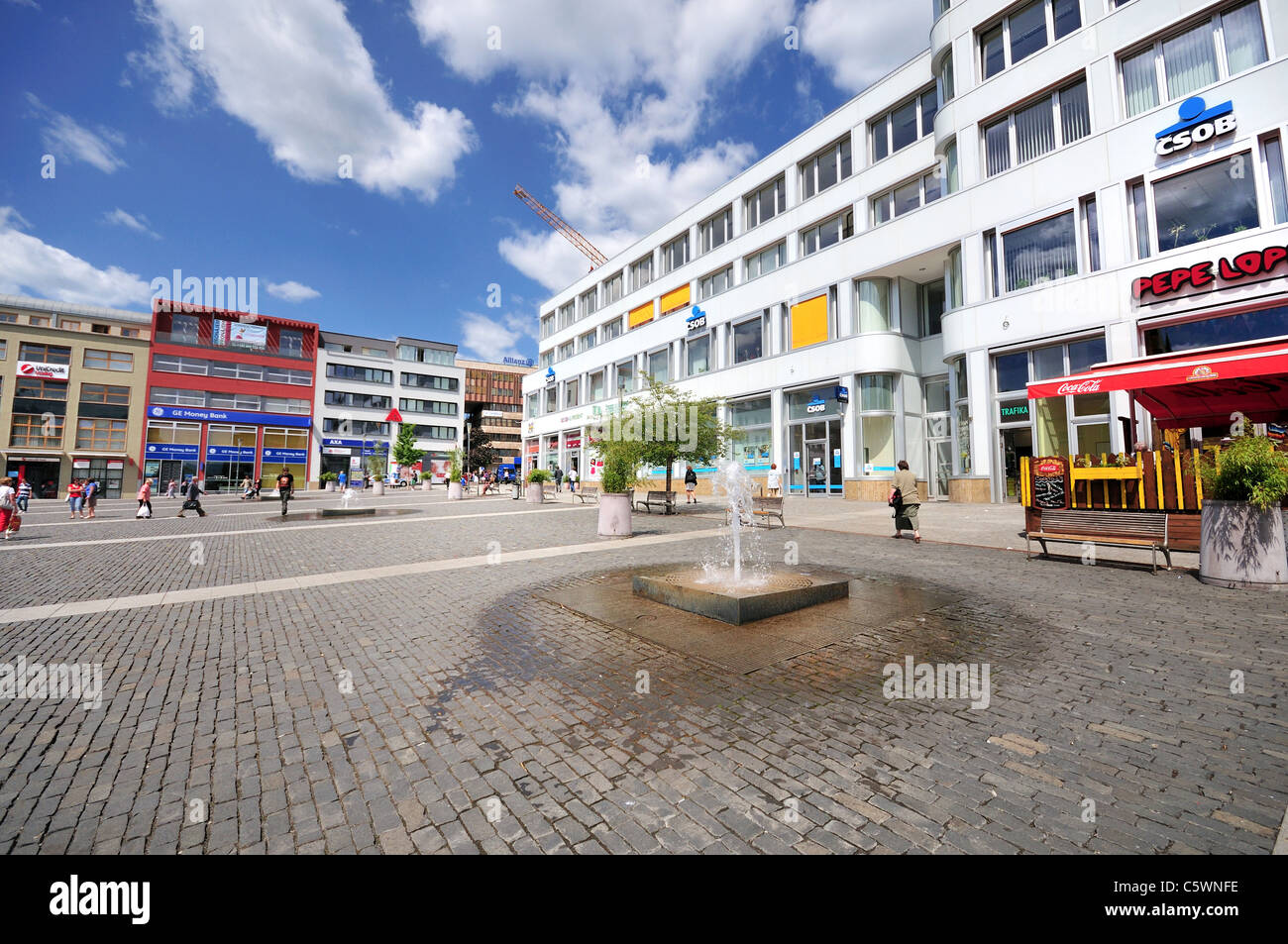 Mirove Platz, Usti Nad Labem, Tschechische Republik - eine große Stadt in Nordböhmen an einem sonnigen Sommertag Stockfoto
