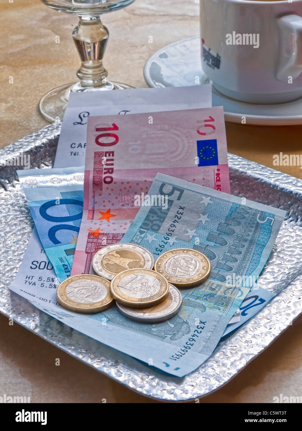 Zahlung in französischen Euro Stockfoto